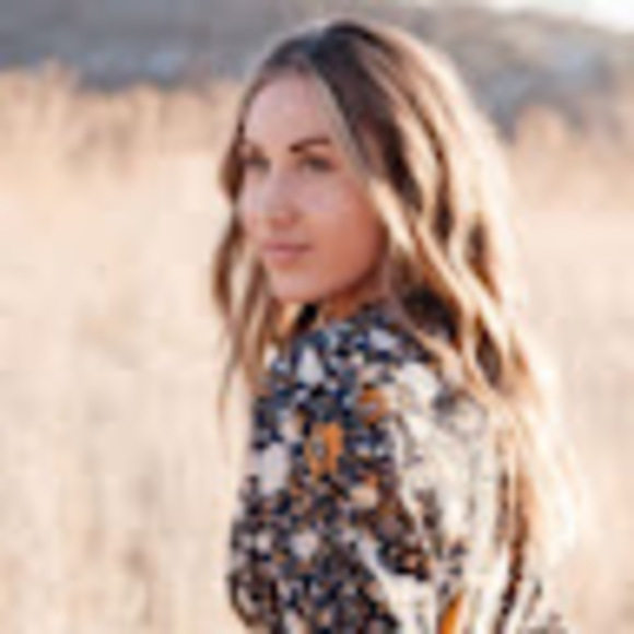 Meet your Posher, Anjalina - Picture 1 of 1